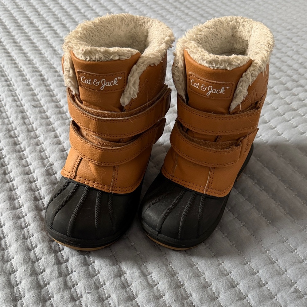 Cat & Jack Kids' Brown and Black Snow Boots